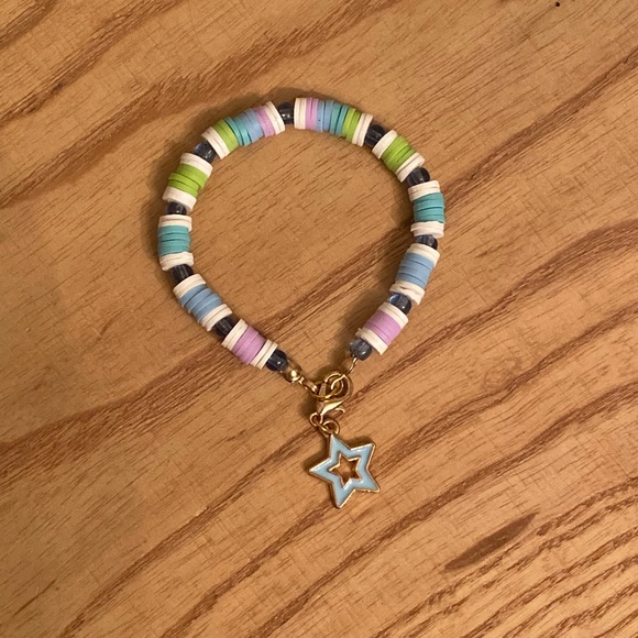 Handmade kids heishi charm bracelet - Picture 1 of 4